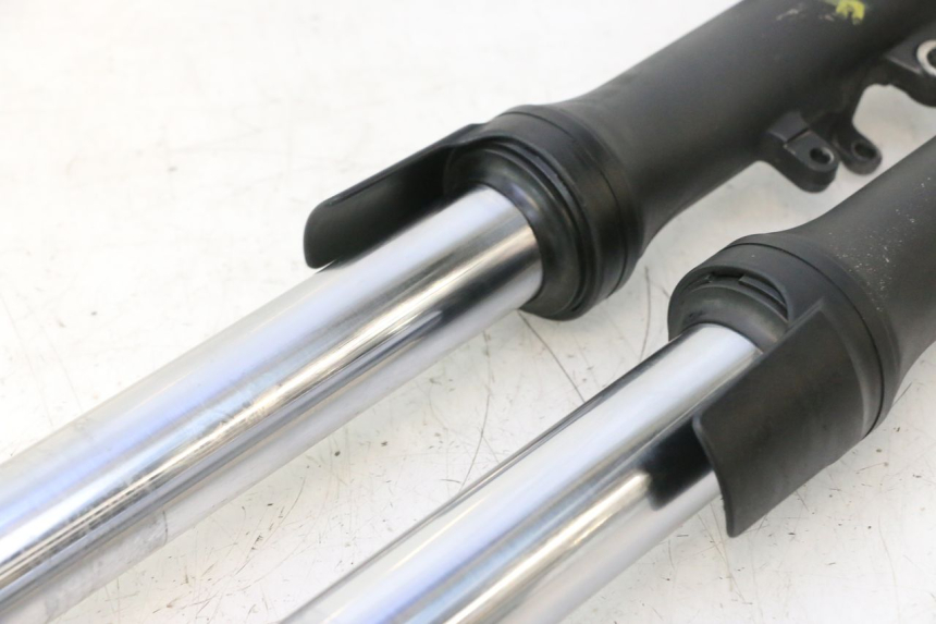 photo de BOTELLA HORQUILLA  YAMAHA TDM ABS 900 (2002 - 2014) - Primer plano técnico