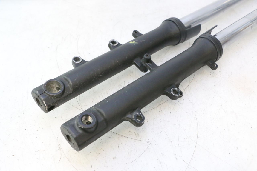 photo de BOTELLA HORQUILLA  YAMAHA TDM ABS 900 (2002 - 2014) - Detalles de los puntos de fijación
