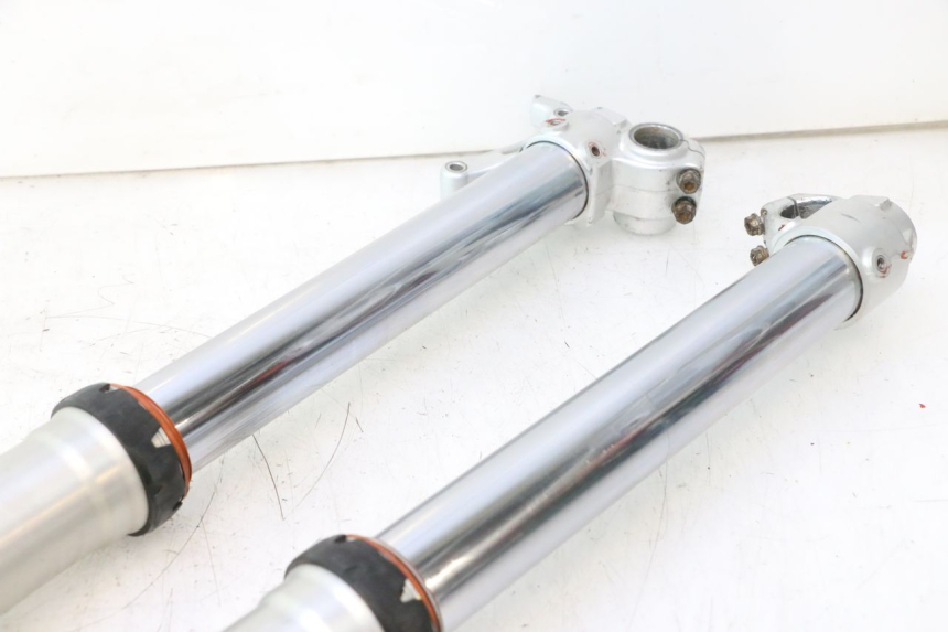 photo de BOTELLA HORQUILLA  HUSABERG TE 250 (2011 - 2014) - Primer plano técnico
