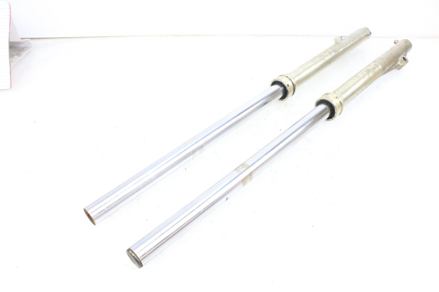 photo de BOTELLA HORQUILLA  SUZUKI TS X 80 (1984 - 1988) - Detalles de los puntos de fijación