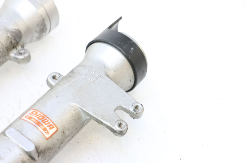 photo de BOTELLA HORQUILLA  HONDA VFR FI RC46 800 (1998 - 2001) - Características distintivas