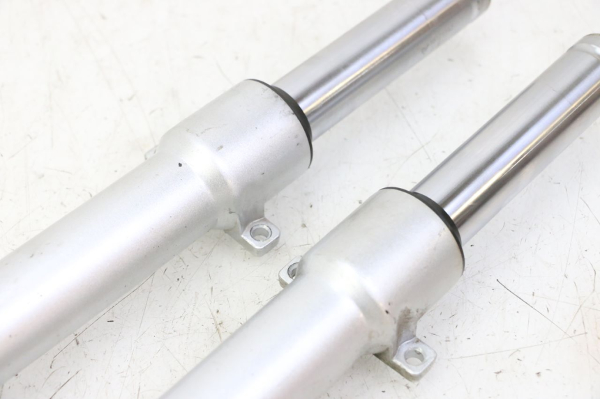 photo de BOTELLA HORQUILLA  PEUGEOT VIVACITY NEW 4T 50 (2008 - 2017) - Primer plano de alta resolución