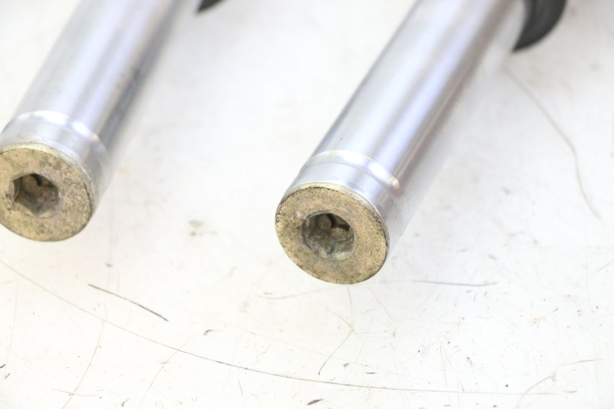 photo de BOTELLA HORQUILLA  PEUGEOT VIVACITY NEW 4T 50 (2008 - 2017) - Detalles de los puntos de fijación