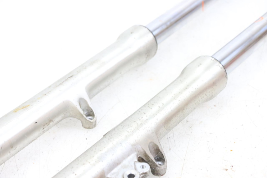 photo de BOTELLA HORQUILLA  DAELIM VL DAYSTAR 125 (2000 - 2011) - Zoom sobre los componentes