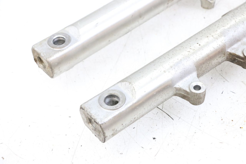 photo de BOTELLA HORQUILLA  DAELIM VL DAYSTAR 125 (2000 - 2011) - Primer plano de alta resolución