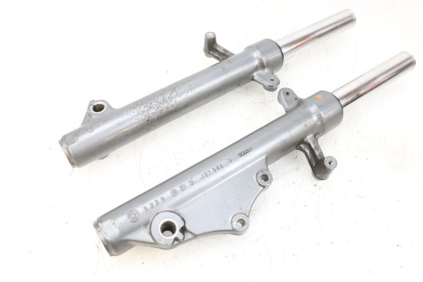 photo de TUBO DE HORQUILLA YAMAHA XMAX X-MAX 125 (2006 - 2009) - Detalles de los puntos de fijación