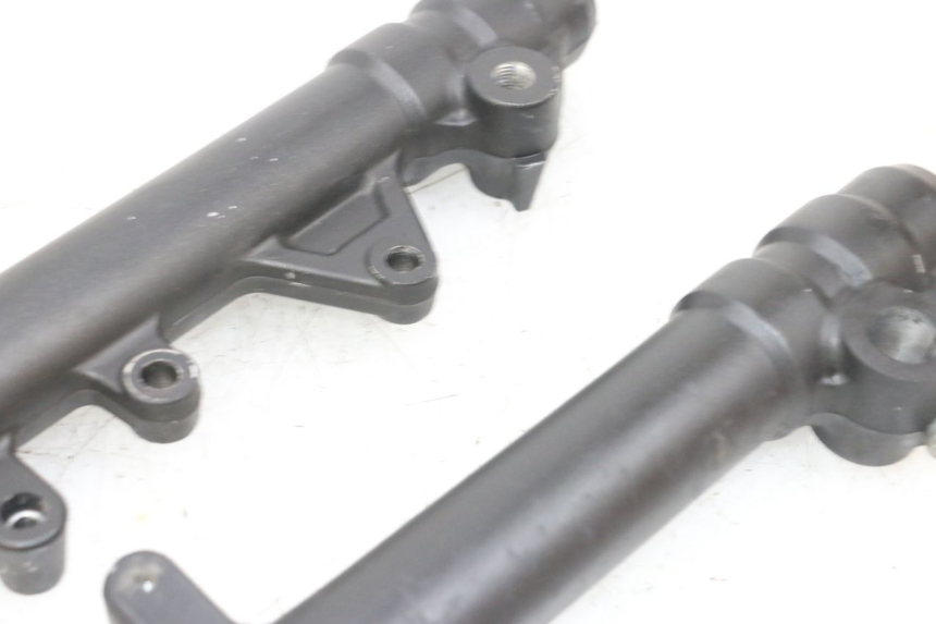 photo de BOTELLA HORQUILLA  YAMAHA X-MAX XMAX 125 (2010 - 2013) - Primer plano técnico