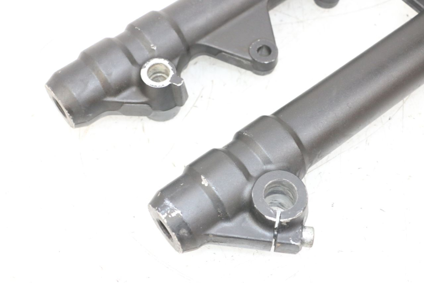 photo de BOTELLA HORQUILLA  YAMAHA X-MAX XMAX 125 (2010 - 2013) - Detalles de los puntos de fijación