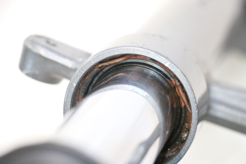 photo de TUBO DE HORQUILLA YAMAHA XMAX X-MAX 125 (2006 - 2009) - Zoom estado de uso