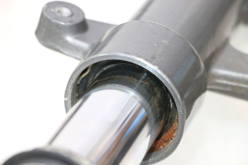 photo de TUBO DE HORQUILLA YAMAHA XMAX X-MAX 125 (2006 - 2009) - Otra perspectiva
