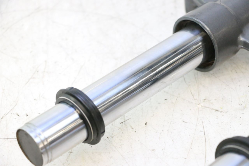 photo de TUBO DE HORQUILLA YAMAHA XMAX X-MAX 125 (2006 - 2009) - Recambio usado revisado
