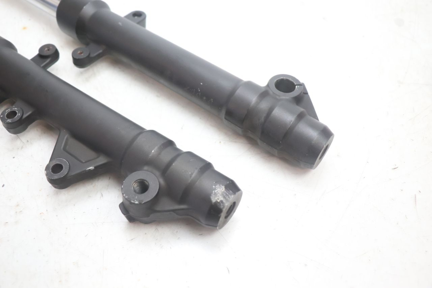 photo de BOTELLA HORQUILLA  YAMAHA X-MAX XMAX 125 (2010 - 2013) - Primer plano técnico