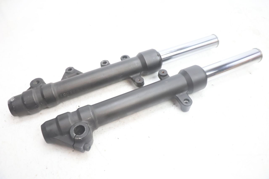 photo de BOTELLA HORQUILLA  YAMAHA X-MAX XMAX 125 (2010 - 2013) - Detalles de los puntos de fijación