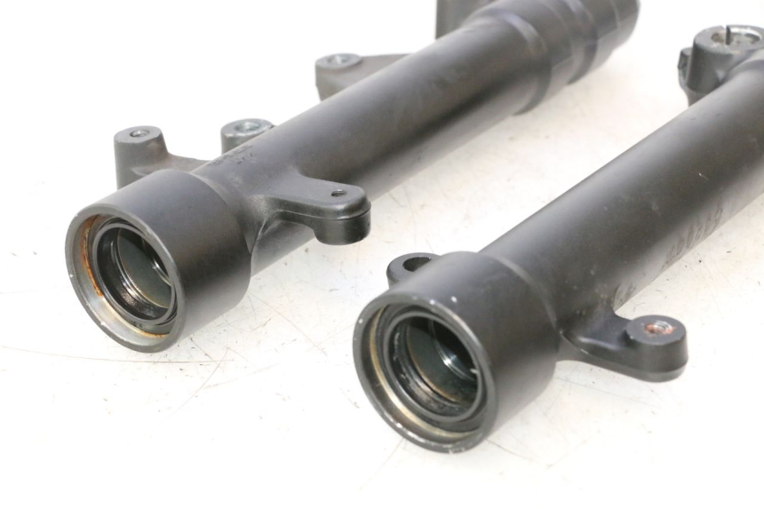 photo de BOTELLA HORQUILLA  YAMAHA X-MAX XMAX 125 (2010 - 2013) - Primer plano técnico