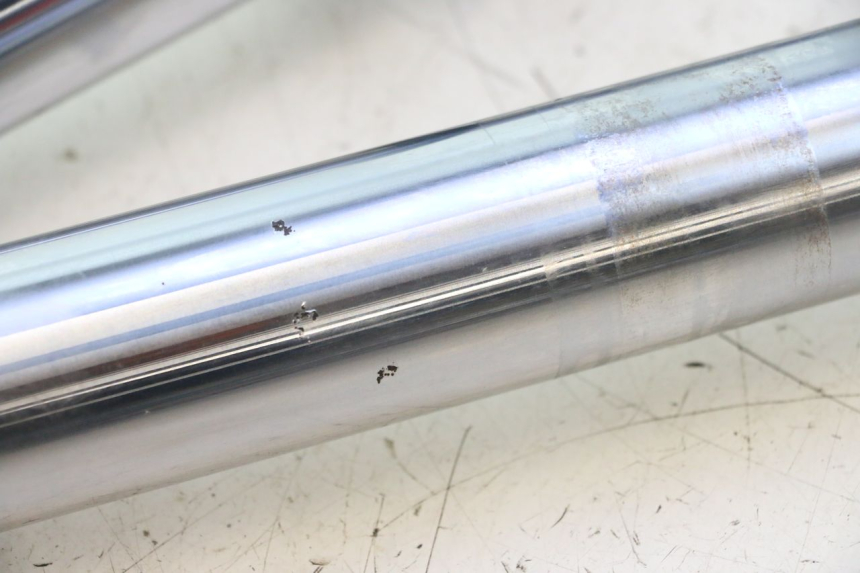 photo de BOTELLA HORQUILLA  YAMAHA XJR 1300 (1998 - 2002) - Primer plano de alta resolución