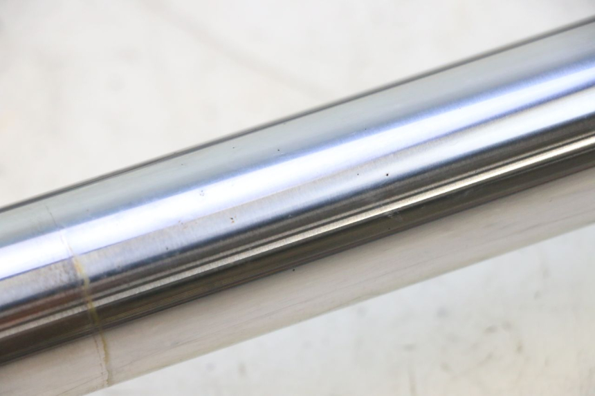 photo de BOTELLA HORQUILLA  HONDA XLV VARADERO 125 (2007 - 2012) - Primer plano técnico