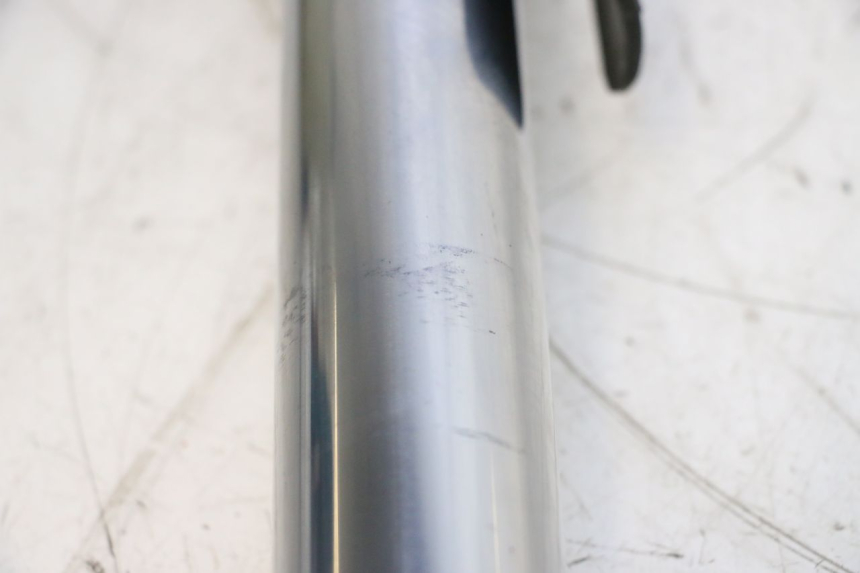 photo de BOTELLA HORQUILLA  YAMAHA XP T-MAX ABS 500 (2005 - 2005) - Características distintivas