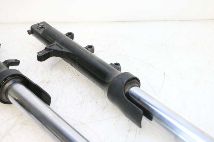 photo de BOTELLA HORQUILLA  YAMAHA XP T-MAX ABS 500 (2005 - 2005) - Detalles de los puntos de fijación