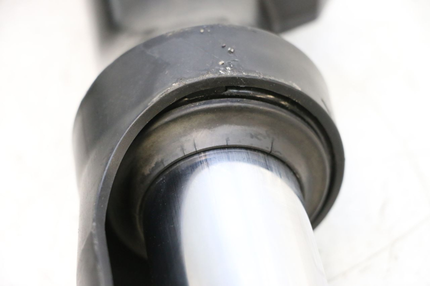 photo de BOTELLA HORQUILLA  YAMAHA XP T-MAX ABS 500 (2005 - 2005) - Estado de la superficie y material