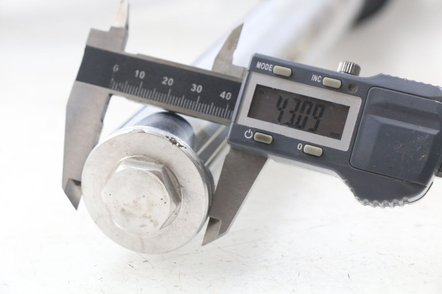 photo de BOTELLA HORQUILLA  YAMAHA XP T-MAX TMAX 500 (2008 - 2012) - Otra perspectiva