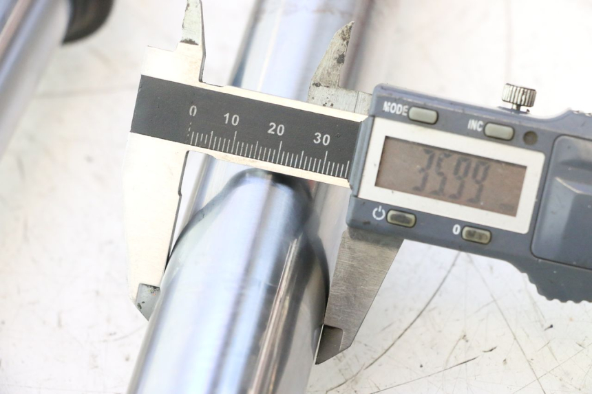 photo de BOTELLA HORQUILLA  YAMAHA XV VIRAGO 535 (1988 - 2004) - Detalle de la pieza