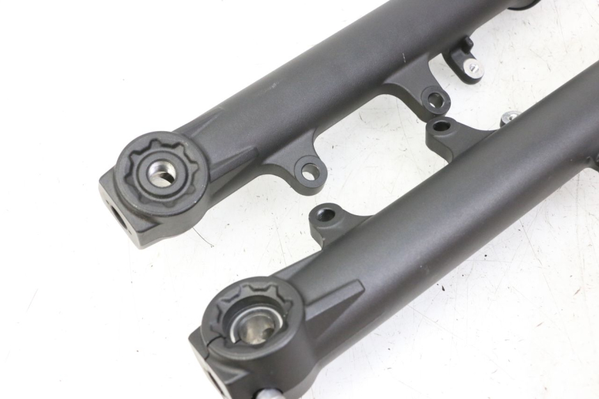 photo de BOTELLA HORQUILLA  YAMAHA TRACER 7 700 (2020 - 2024) - Características distintivas