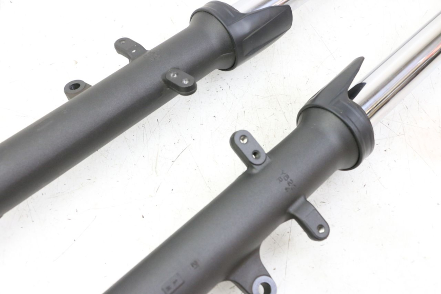 photo de BOTELLA HORQUILLA  YAMAHA TRACER 7 700 (2020 - 2024) - Primer plano técnico