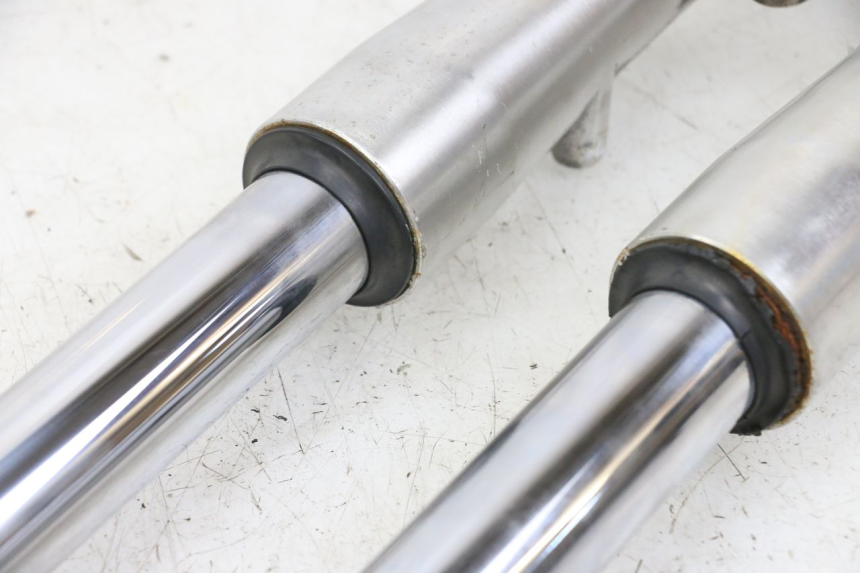 photo de BOTELLA HORQUILLA  YAMAHA XVS DRAG STAR DRAGSTAR 650 (1997 - 2007) - Zoom sobre los componentes