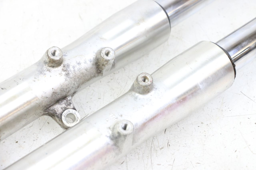 photo de BOTELLA HORQUILLA  YAMAHA XVS DRAG STAR DRAGSTAR 650 (1997 - 2007) - Detalles de los puntos de fijación