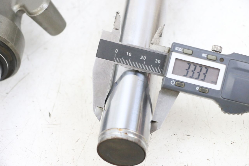 photo de BOTELLA HORQUILLA  YAMAHA YP MAJESTY 125 (2002 - 2006) - Detalle de la pieza