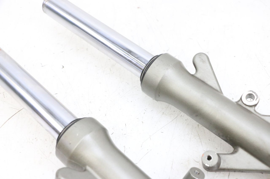 photo de BOTELLA HORQUILLA  YAMAHA YP MAJESTY 125 (2002 - 2006) - Zoom sobre los componentes