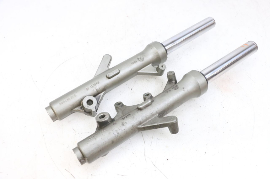 photo de BOTELLA HORQUILLA  YAMAHA YP MAJESTY 125 (2002 - 2006) - Primer plano técnico