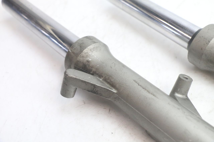 photo de BOTELLA HORQUILLA  YAMAHA YP MAJESTY 125 (1998 - 2001) - Primer plano técnico