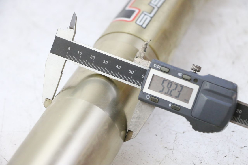 photo de BOTELLA HORQUILLA  YAMAHA YZ-F YZF 250 (2014 - 2018) - Detalle de la pieza