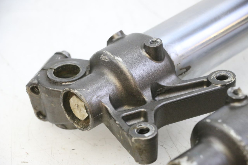 photo de BOTELLA HORQUILLA  YAMAHA YZ-F YZF 250 (2014 - 2018) - Zoom sobre los componentes