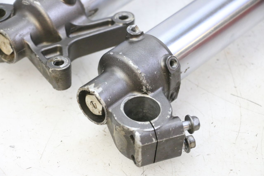 photo de BOTELLA HORQUILLA  YAMAHA YZ-F YZF 250 (2014 - 2018) - Primer plano de alta resolución