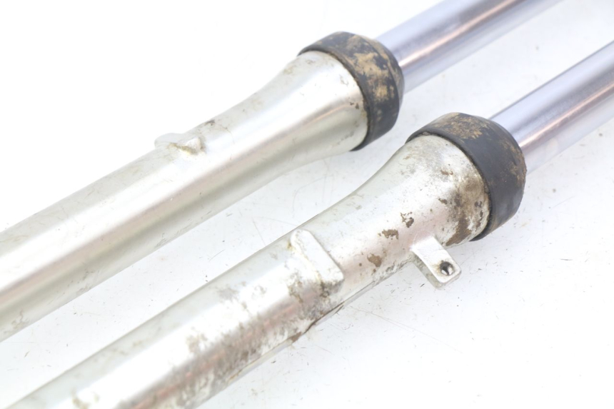 photo de TUBO DE HORQUILLA YAMAHA YZ 80 (1982 - 1983) - Primer plano de alta resolución