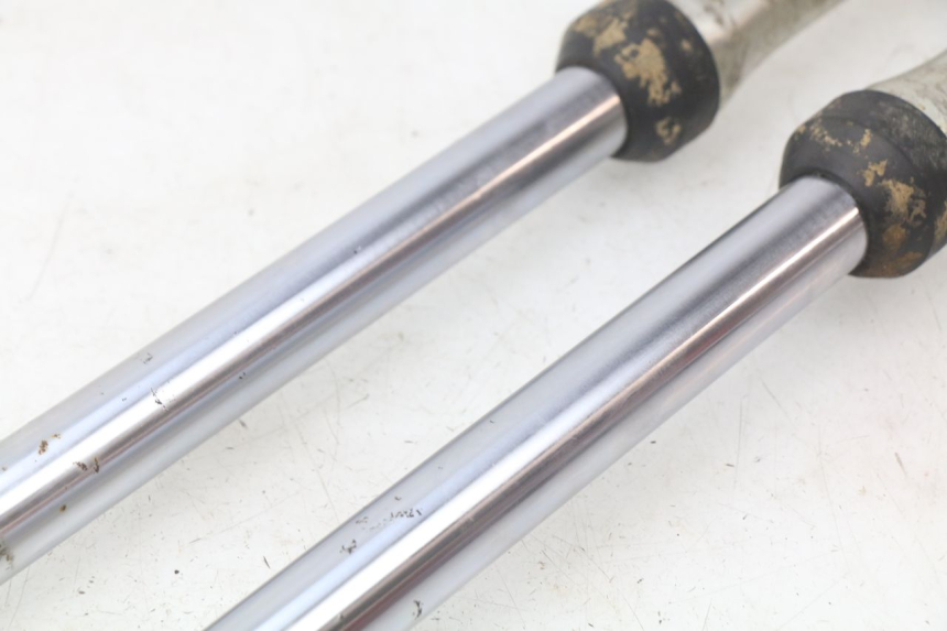 photo de TUBO DE HORQUILLA YAMAHA YZ 80 (1982 - 1983) - Primer plano técnico