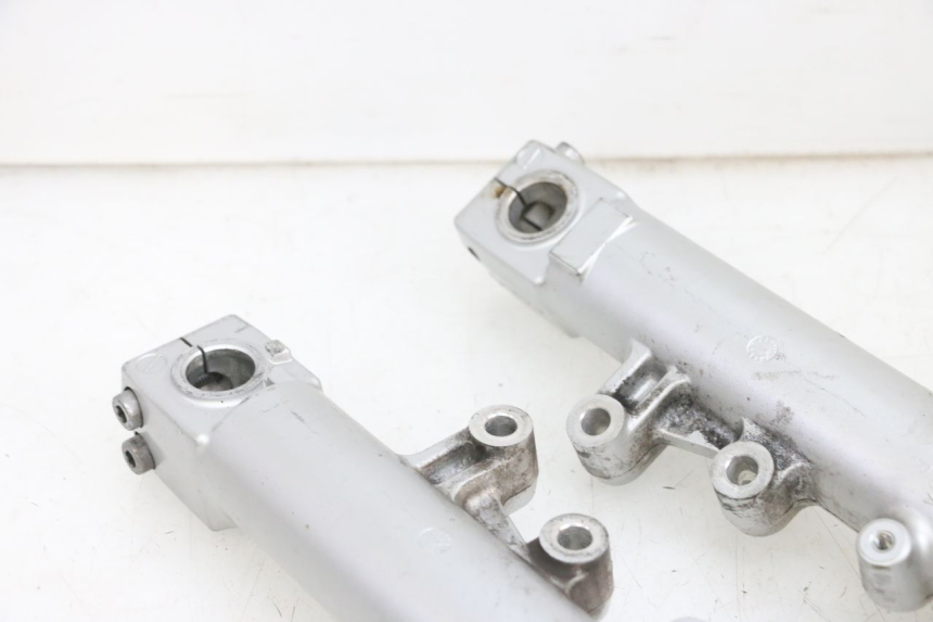 photo de BOTELLA HORQUILLA  KAWASAKI ZR 7 750 (1999 - 2004) - Detalles de los puntos de fijación