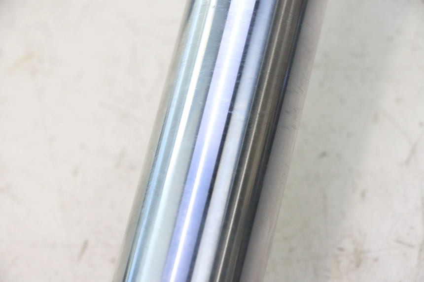 photo de BOTELLA HORQUILLA  KAWASAKI ZZR 600 (1995 - 2004) - Enfoque en la estructura