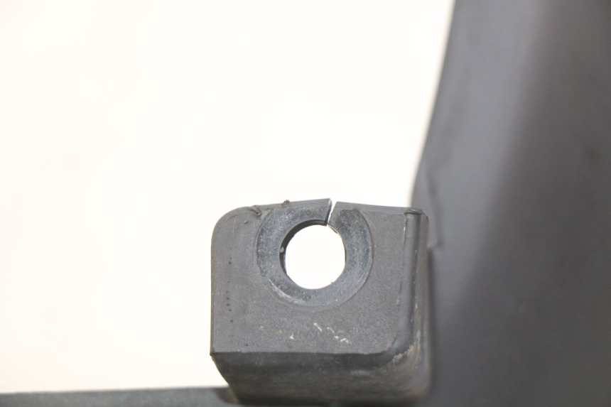 photo de GUARDABARROS TRASERO KYMCO AGILITY 16+ 4T 50 (2018 - 2023) - Primer plano técnico