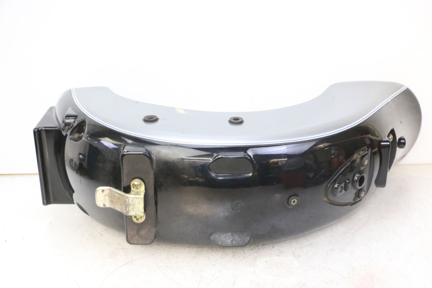 photo de Guardabarros trasero HYOSUNG GV AQUILA 125 (2000 - 2009) - Primer plano técnico