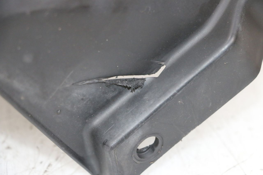 photo de GUARDABARROS TRASERO PEUGEOT KISBEE 4T 50 (2018 - 2022) - Detalles de los puntos de fijación