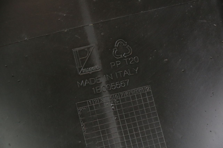 photo de GUARDABARROS TRASERO PIAGGIO MP3 HPE 350 (2018 - 2020) - Estado de la superficie y material