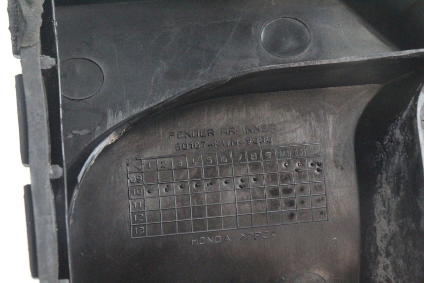 photo de GUARDABARROS TRASERO HONDA PCX (JF28) 125 (2009 - 2011) - Primer plano técnico