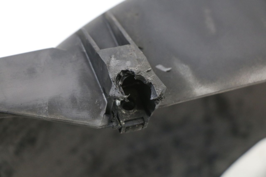 photo de GUARDABARROS TRASERO PIAGGIO X10 125 (2012 - 2017) - Detalles de los puntos de fijación