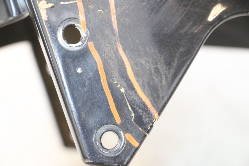 photo de GUARDABARROS DELANTERO PEUGEOT ELYSTAR 50 (2002 - 2014) - Detalles de los puntos de fijación