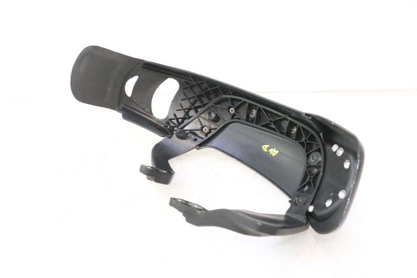 photo de GUARDABARROS DELANTERO PIAGGIO MP3 HPE 530 (2022 - 2026) - Primer plano técnico