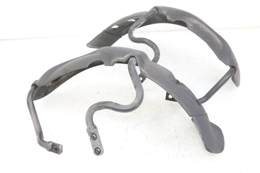 photo de GUARDABARROS DELANTERO PIAGGIO MP3 LT 300 (2010 - 2016) - Detalles de los puntos de fijación