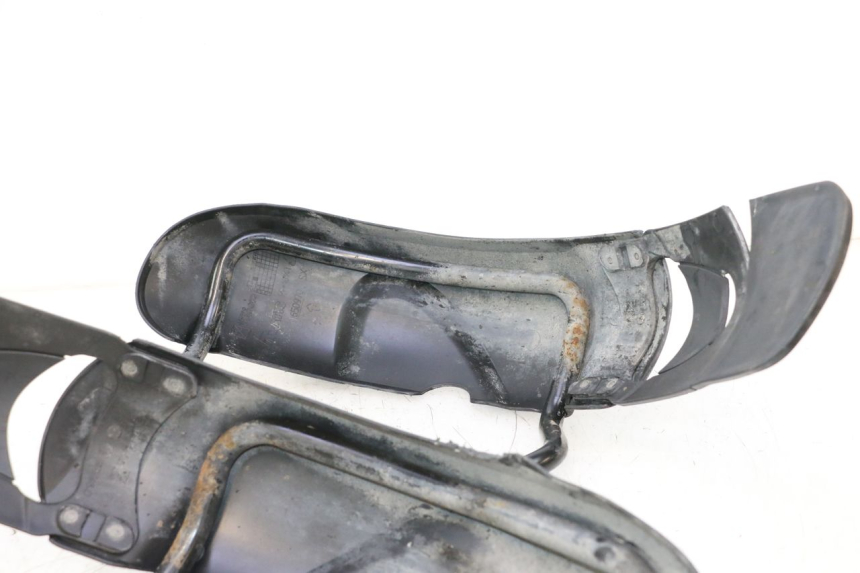 photo de GUARDABARROS DELANTERO PIAGGIO MP3 LT 300 (2010 - 2016) - Detalles de los puntos de fijación
